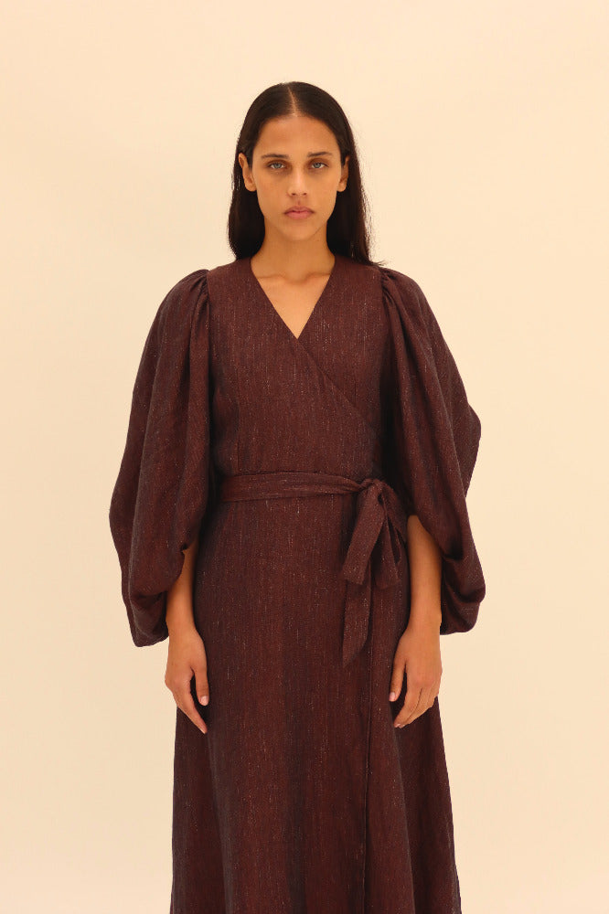 VESTIDO ENSAMBLE MANGAS VOLUMEN BERENJENA