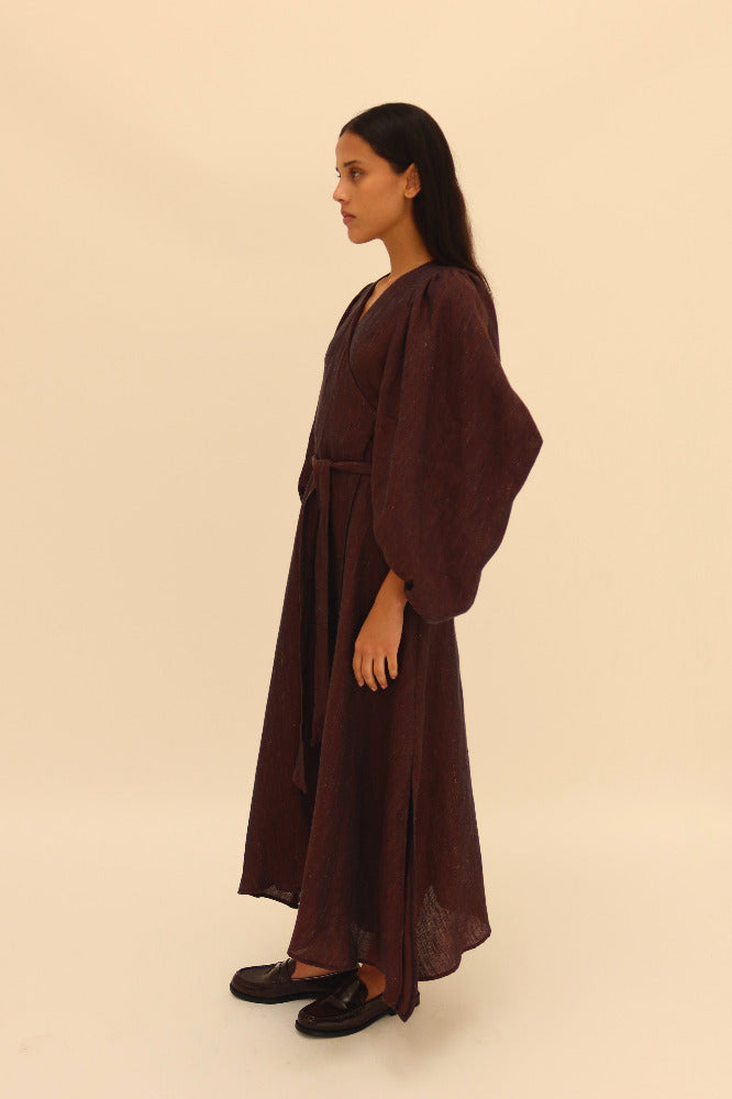 VESTIDO ENSAMBLE MANGAS VOLUMEN BERENJENA